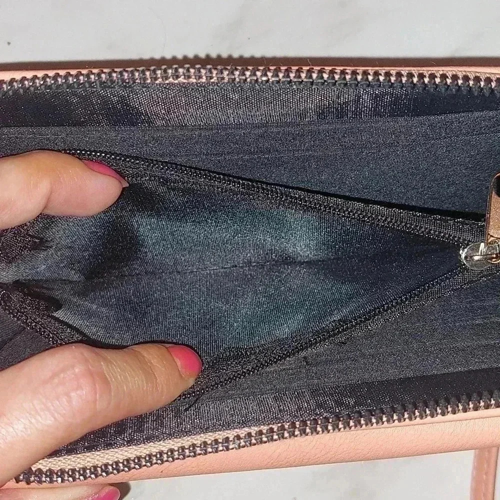 NWOT TAHARI PINK WRISTLET WALLET WITH IDENTITY PROOF LINING - Picture 12 of 13
